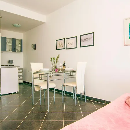 Apartments More アパート Kožino